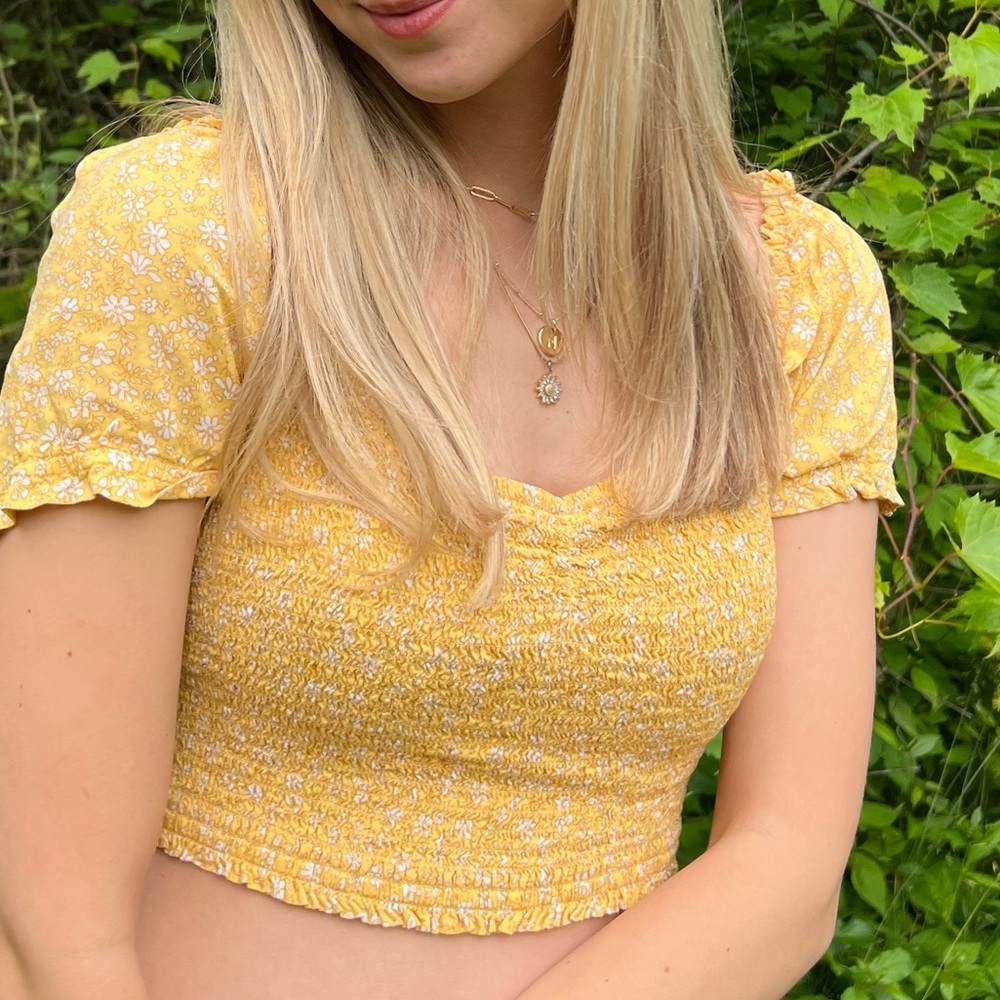 Women’s cinched waist floral crop top